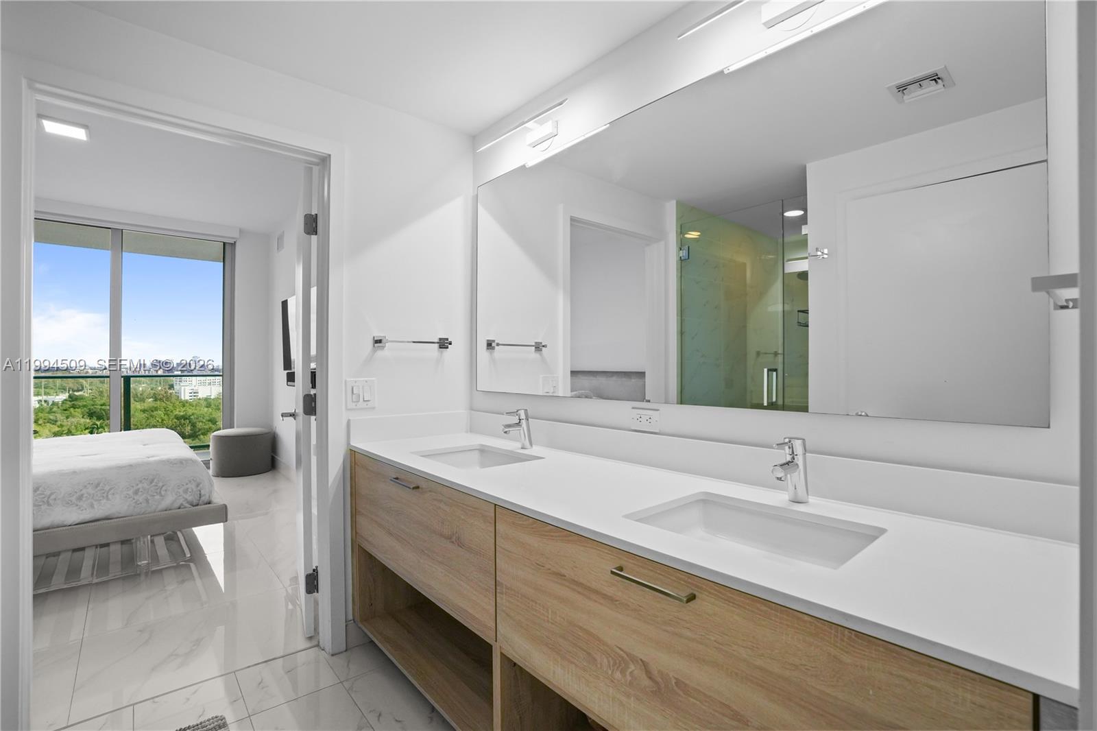 THE HARBOUR NORTH CONDO - Residential Lease