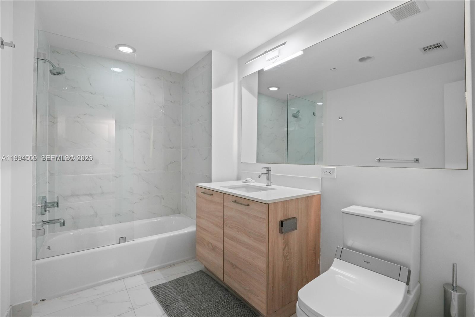 THE HARBOUR NORTH CONDO - Residential Lease