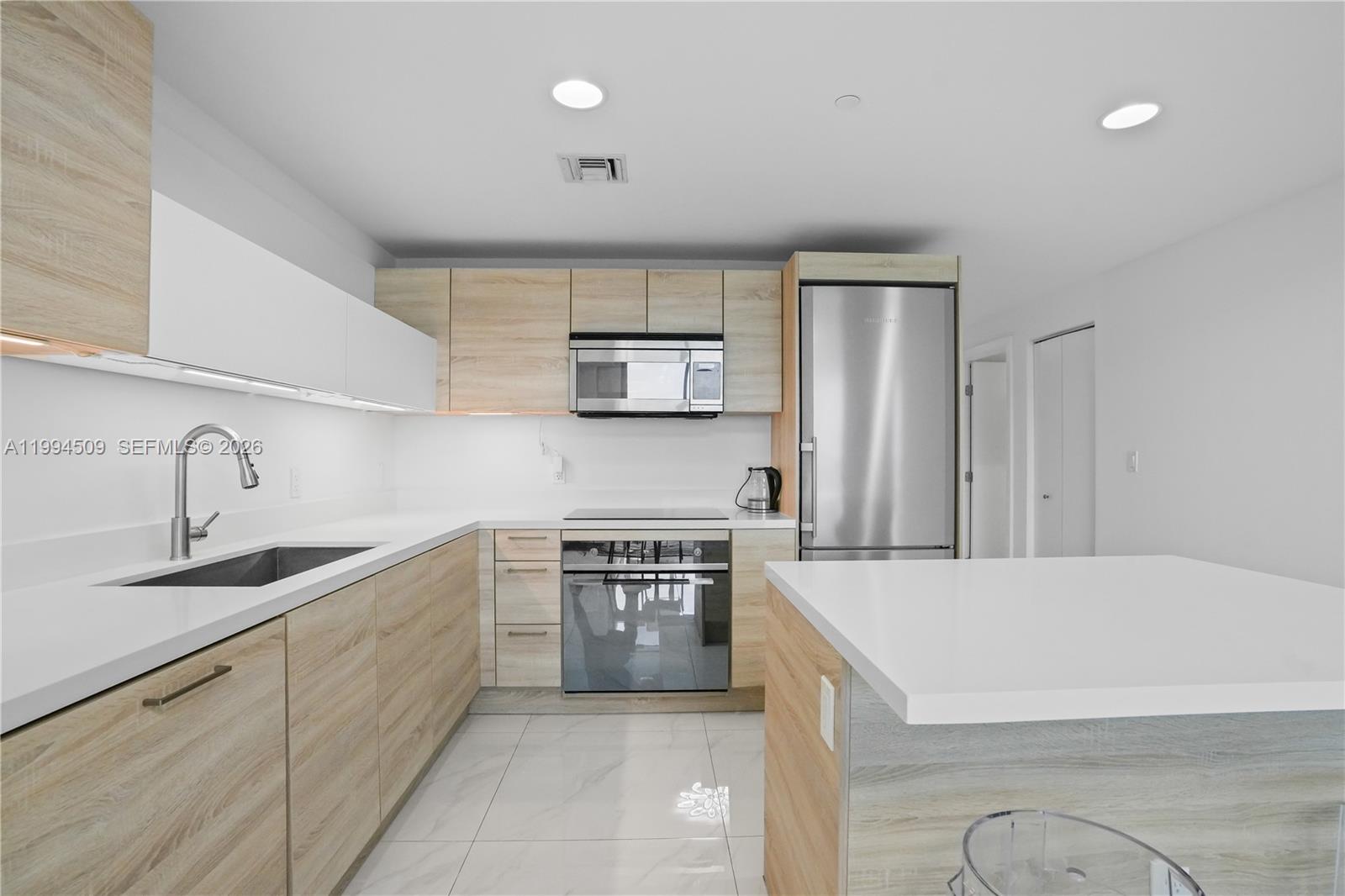 THE HARBOUR NORTH CONDO - Residential Lease