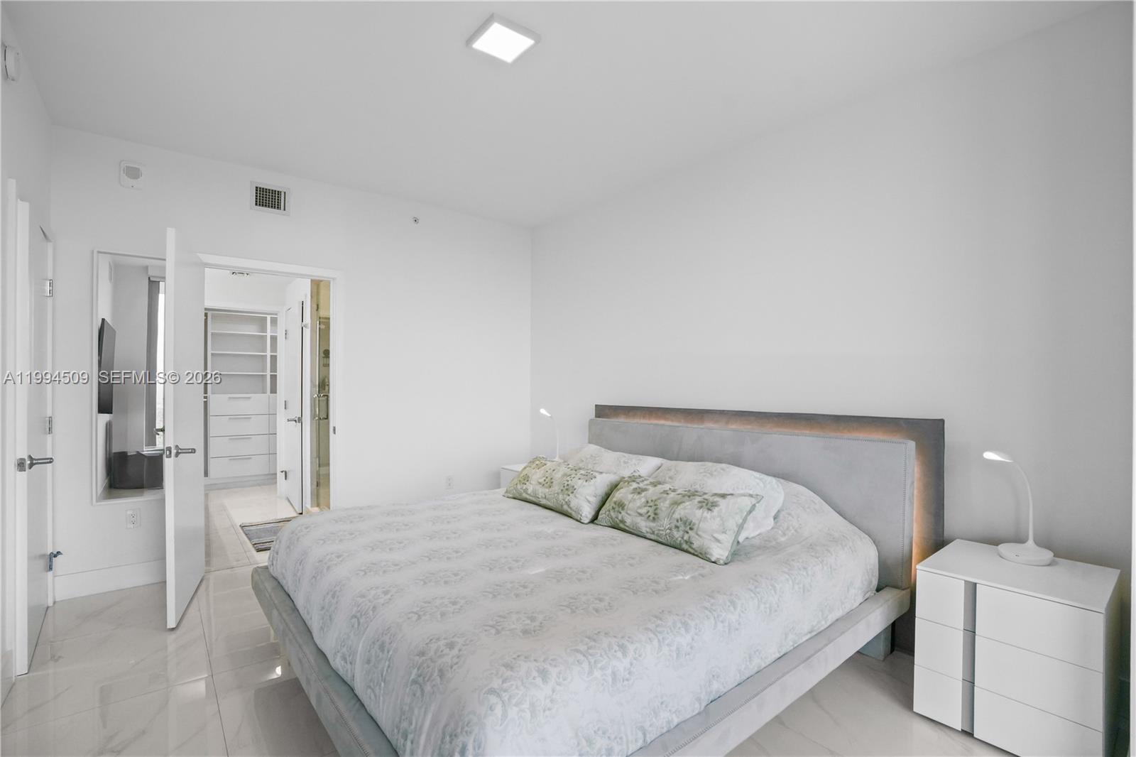 THE HARBOUR NORTH CONDO - Residential Lease