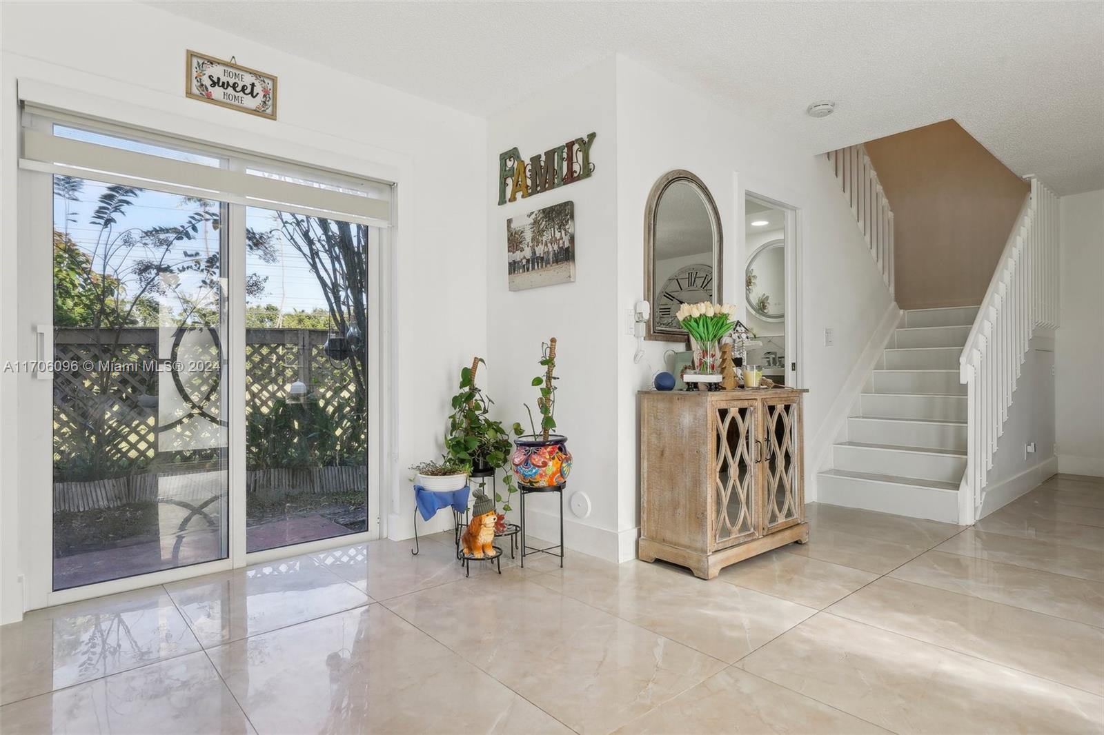 EMBASSY LAKES - Residential