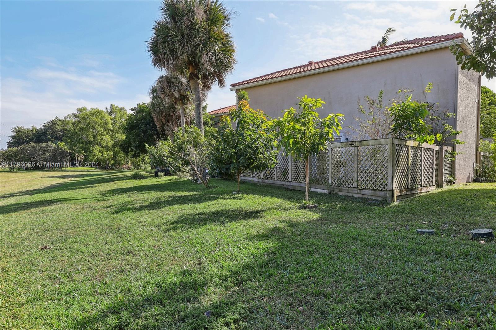 EMBASSY LAKES - Residential