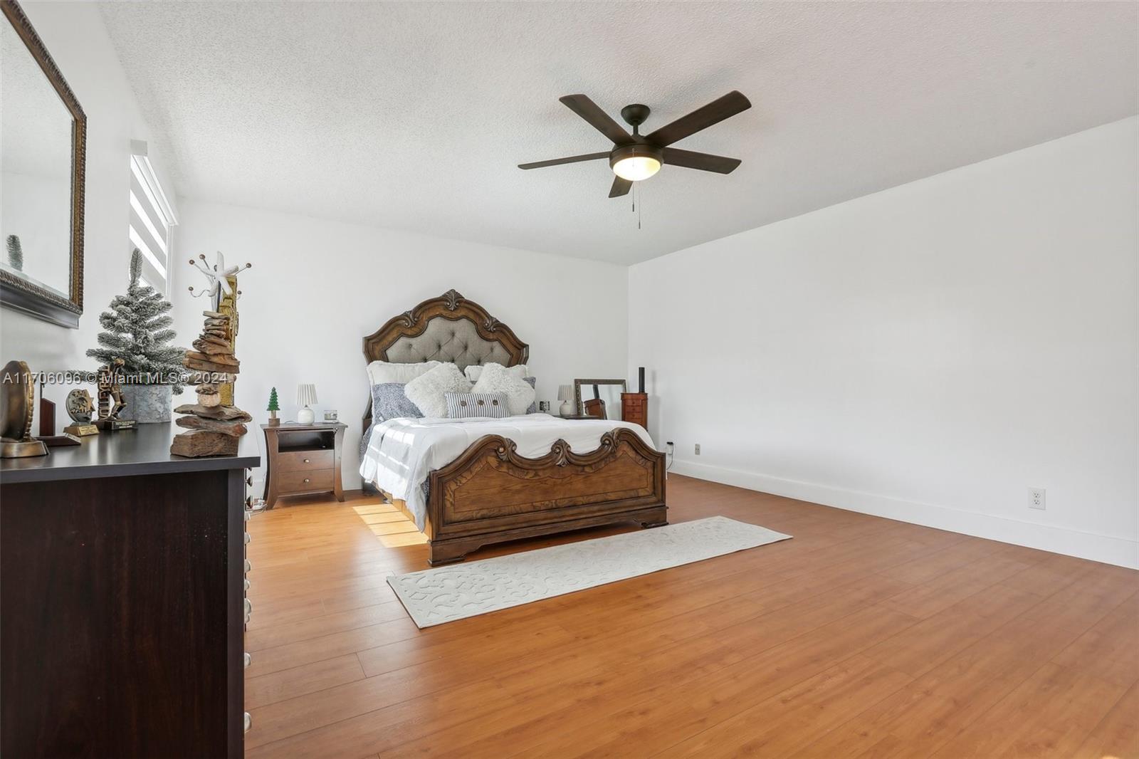 EMBASSY LAKES - Residential