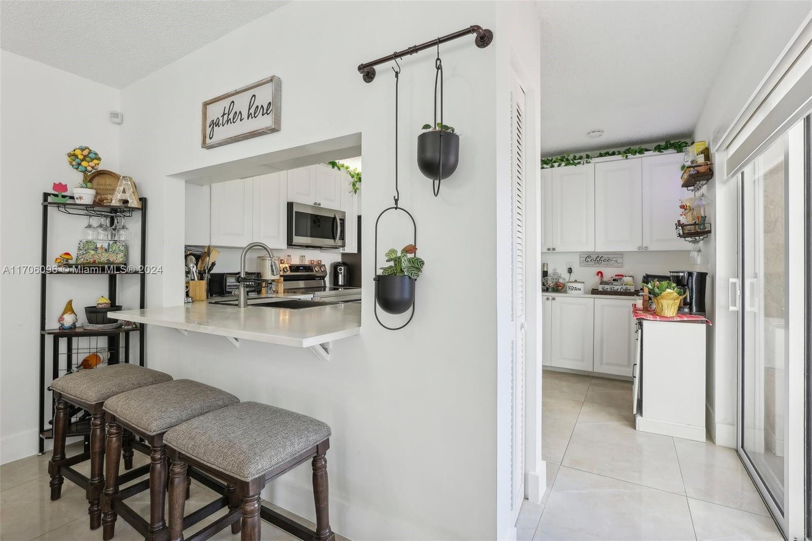 EMBASSY LAKES - Residential