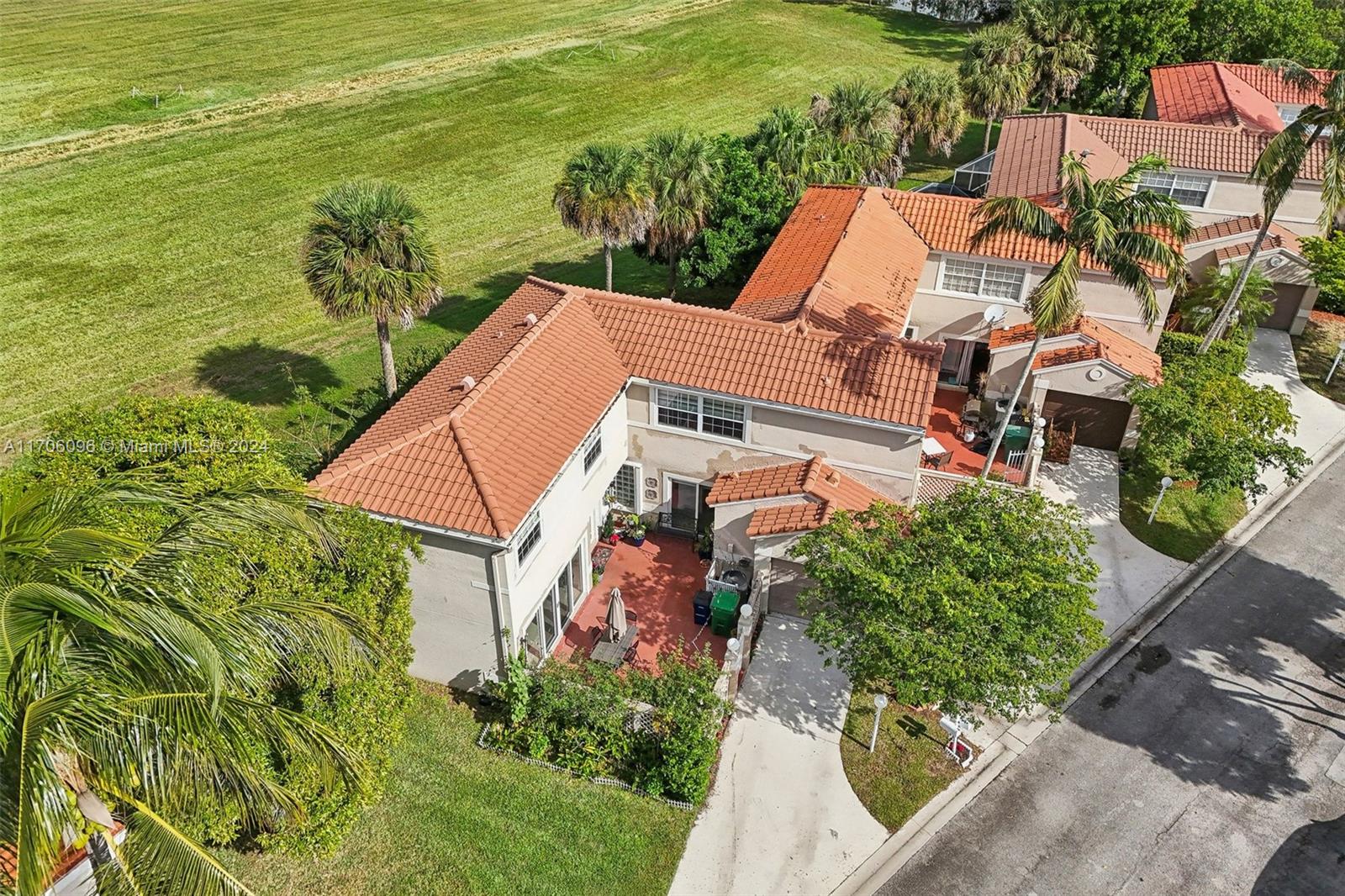EMBASSY LAKES - Residential