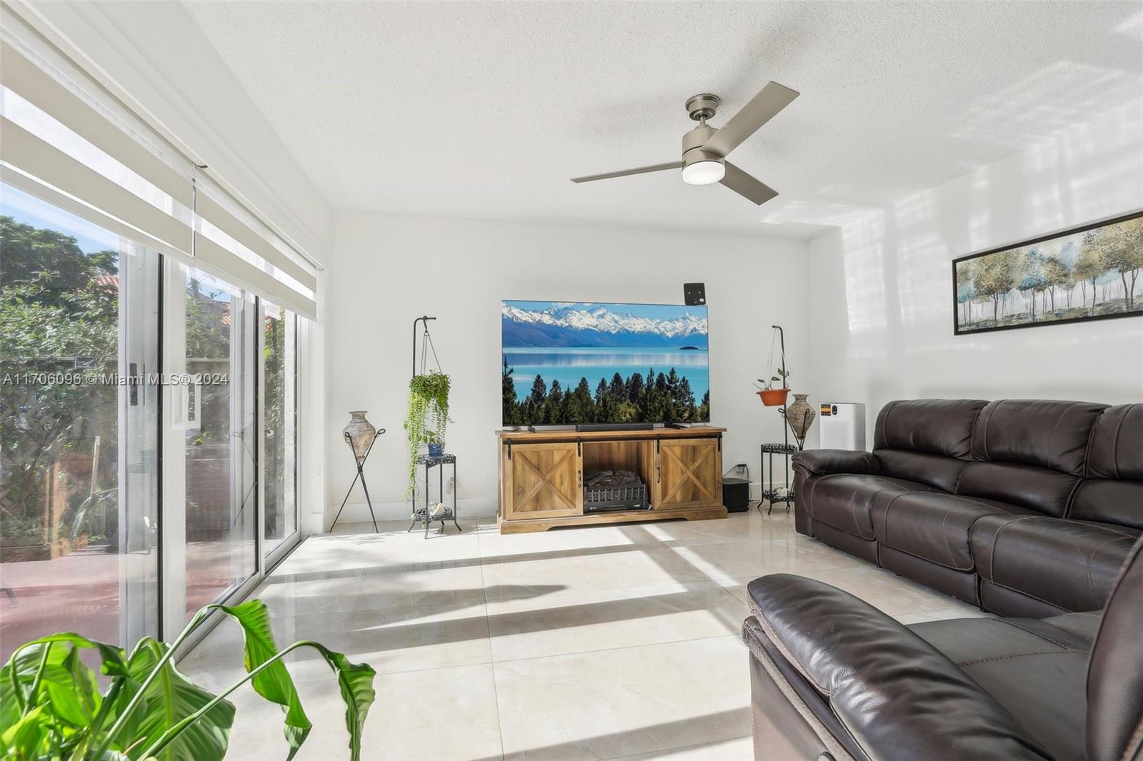 EMBASSY LAKES - Residential