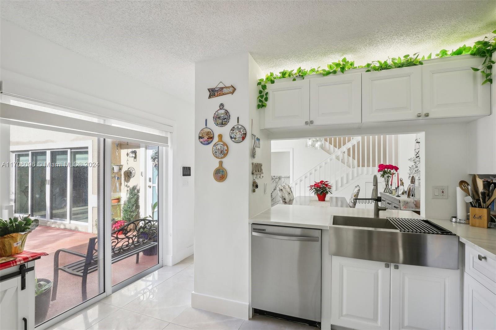 EMBASSY LAKES - Residential