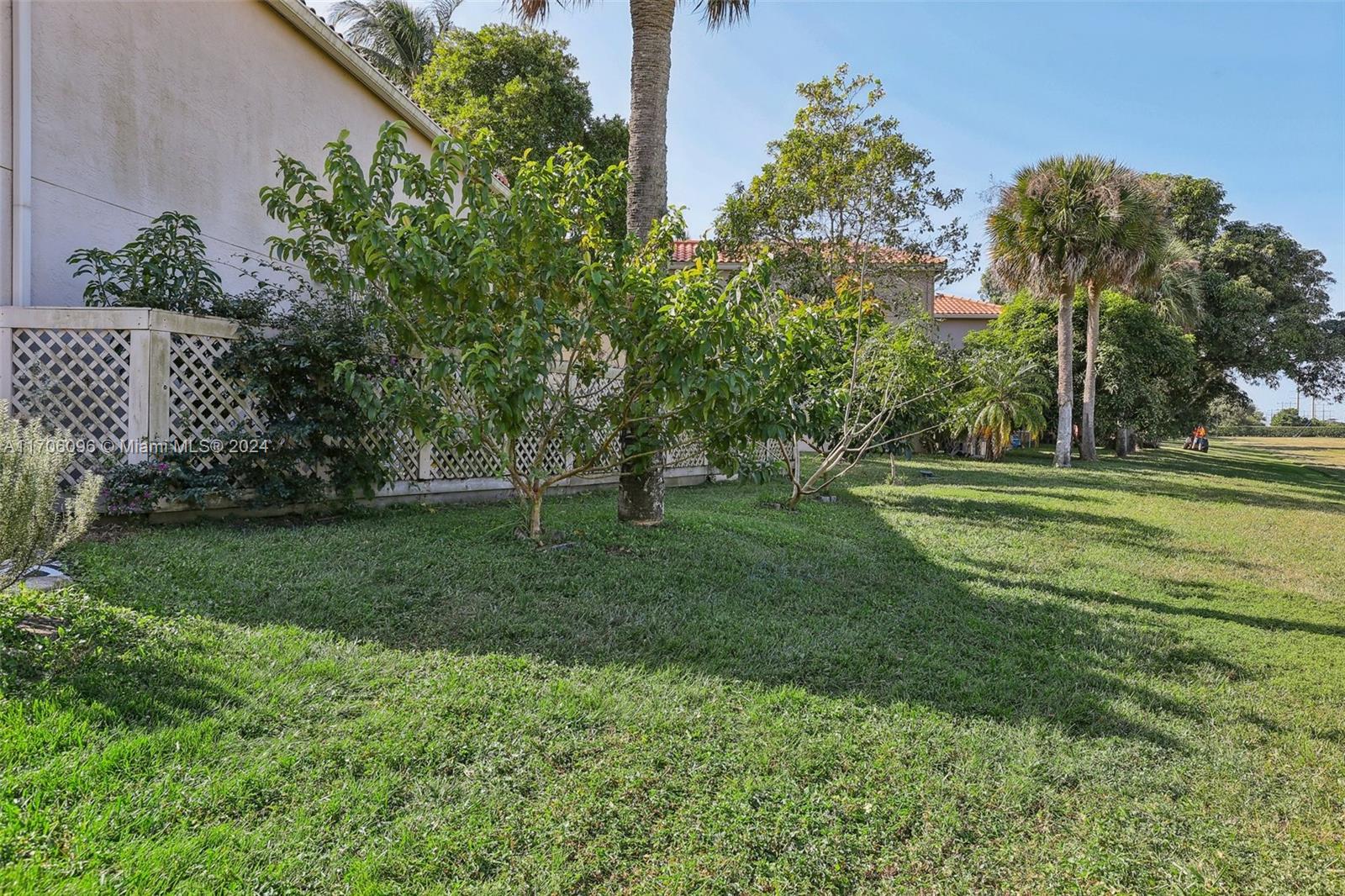 EMBASSY LAKES - Residential