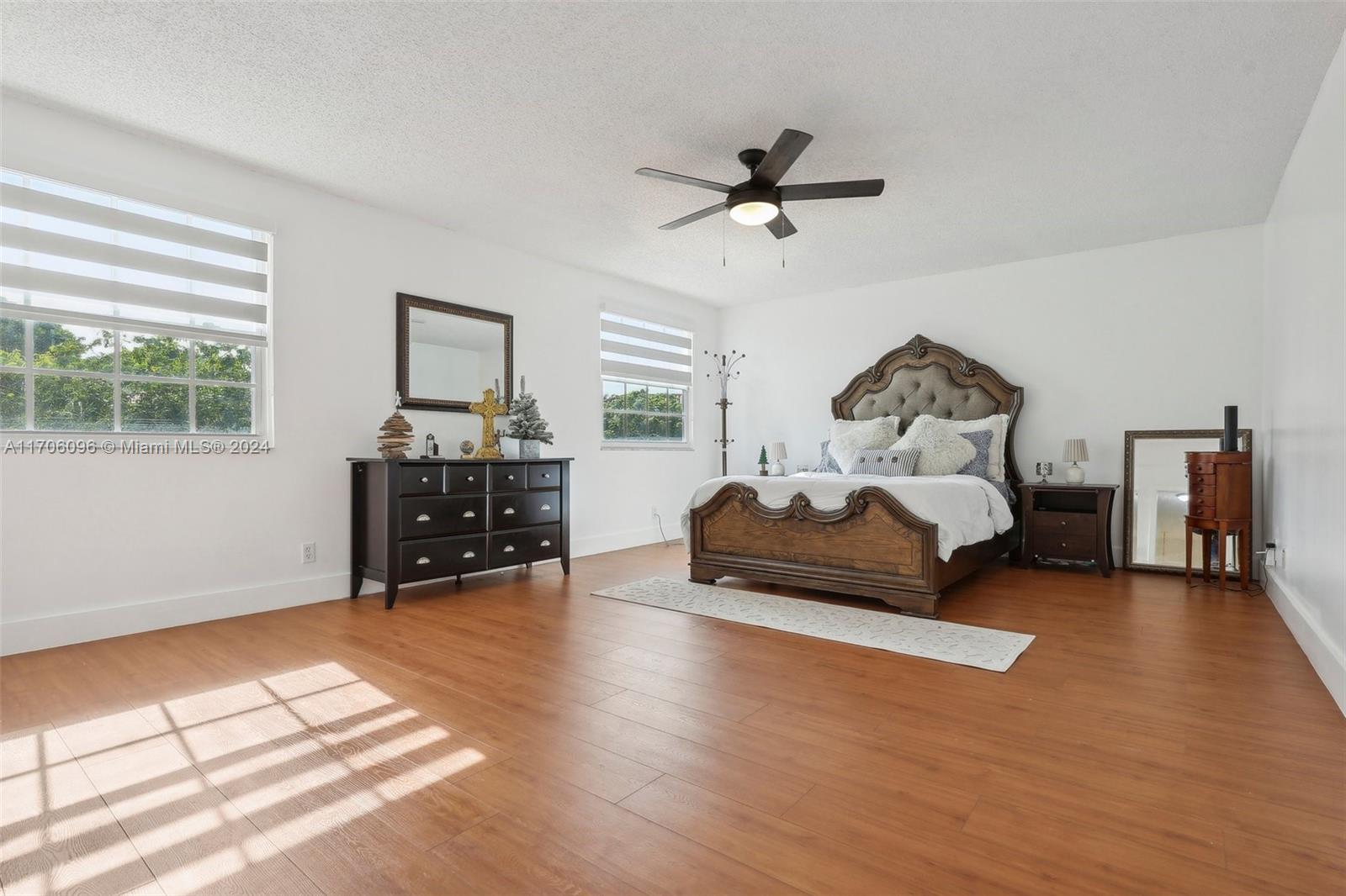 EMBASSY LAKES - Residential