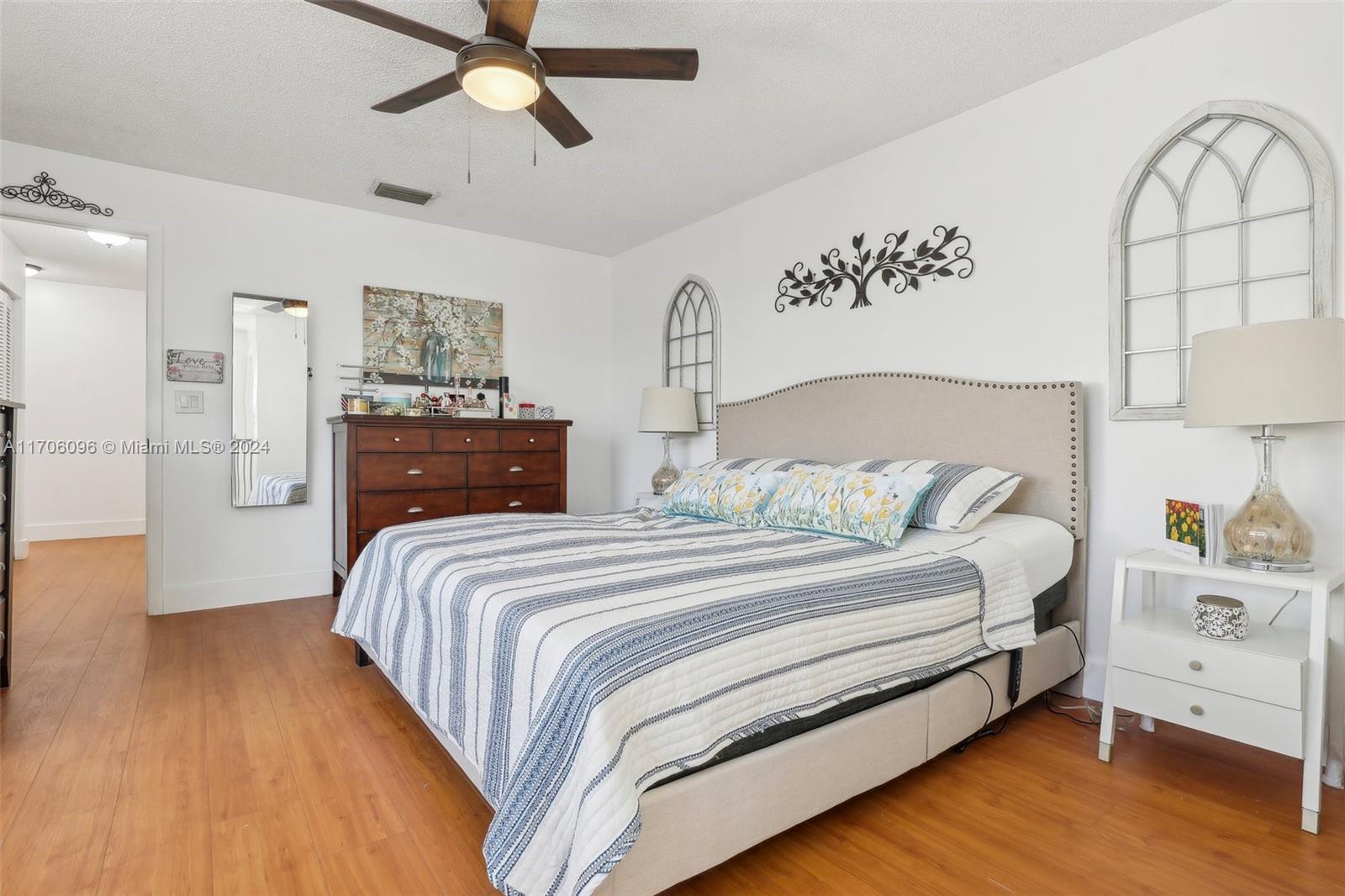 EMBASSY LAKES - Residential