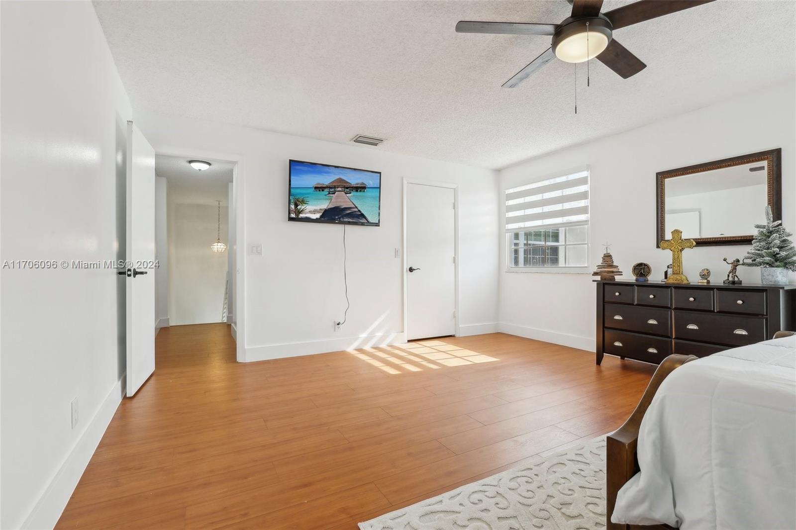 EMBASSY LAKES - Residential