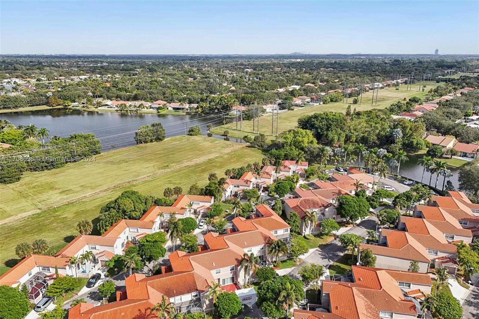 EMBASSY LAKES - Residential