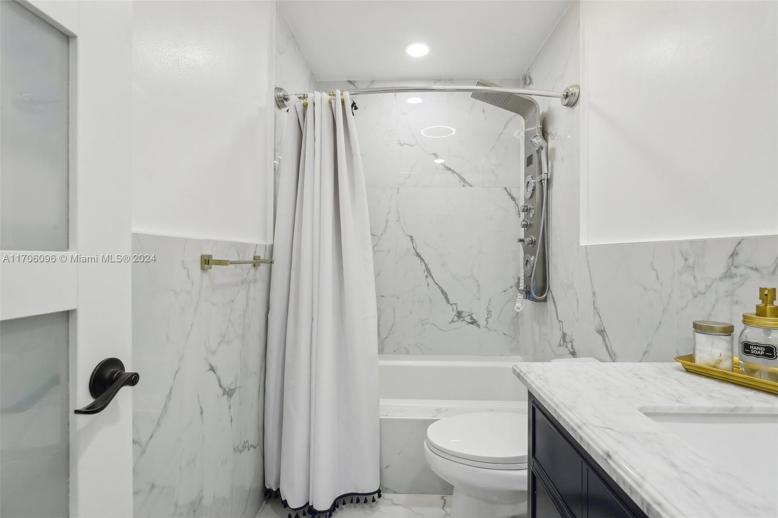 EMBASSY LAKES - Residential