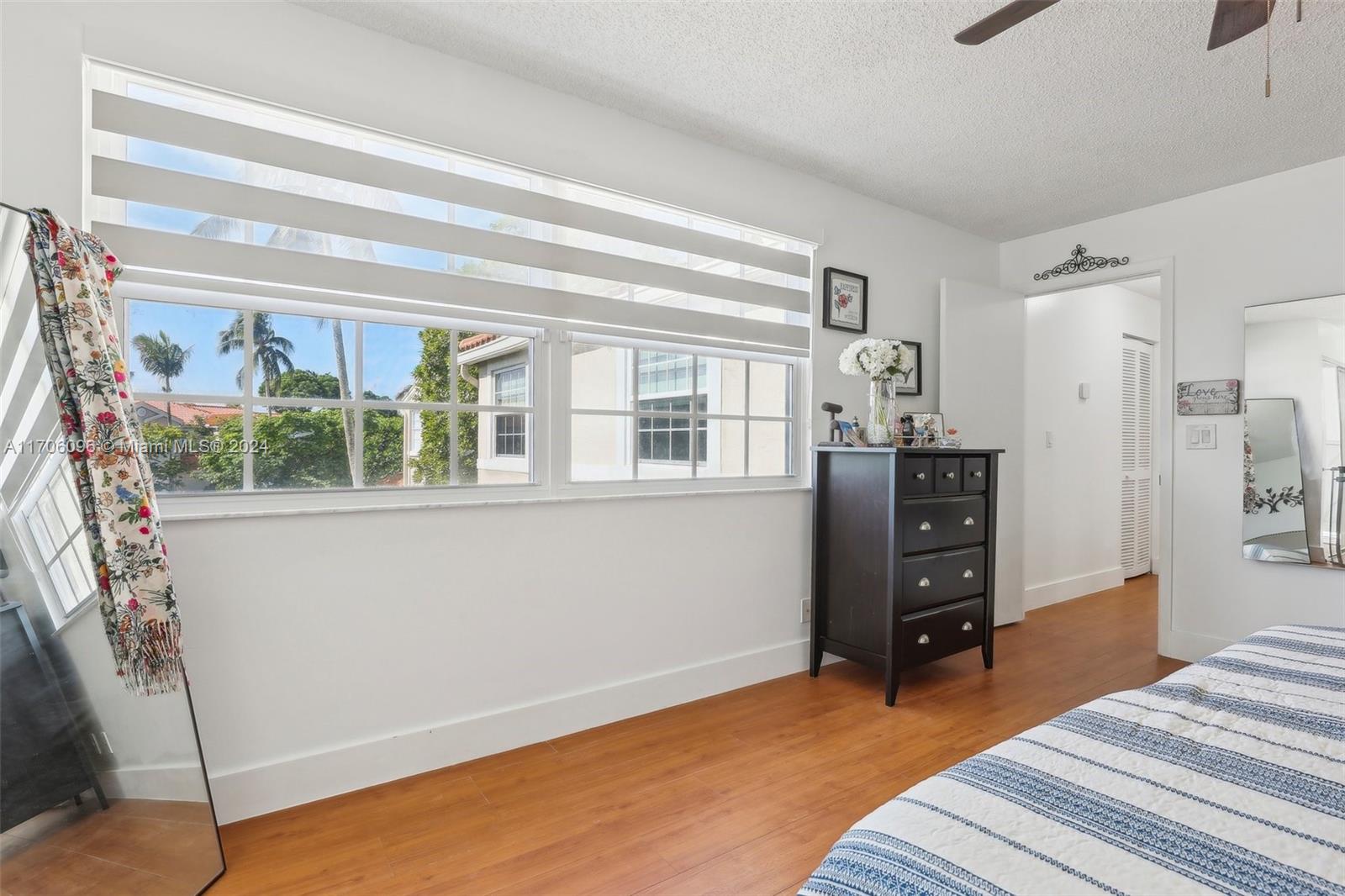 EMBASSY LAKES - Residential