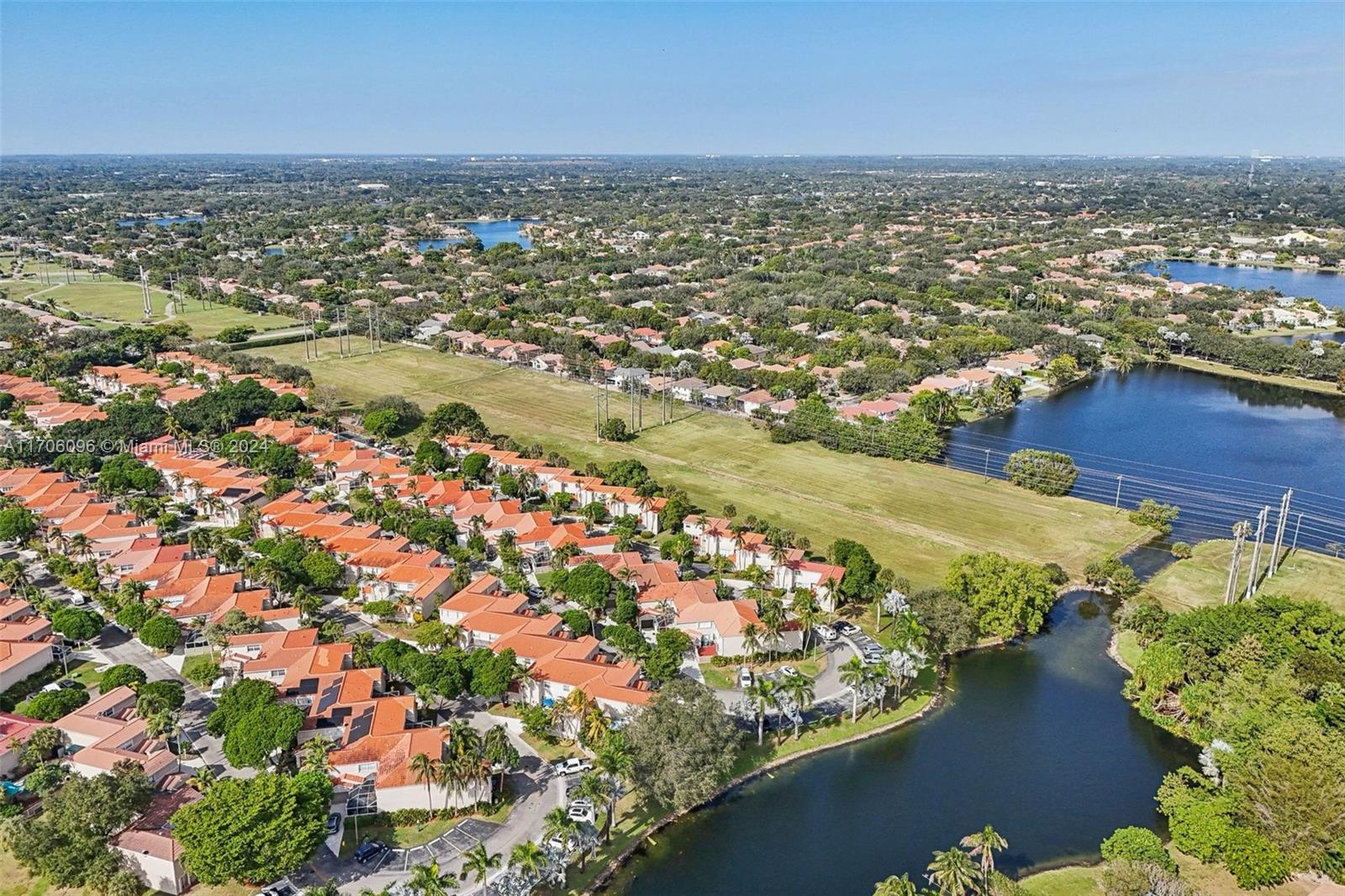 EMBASSY LAKES - Residential