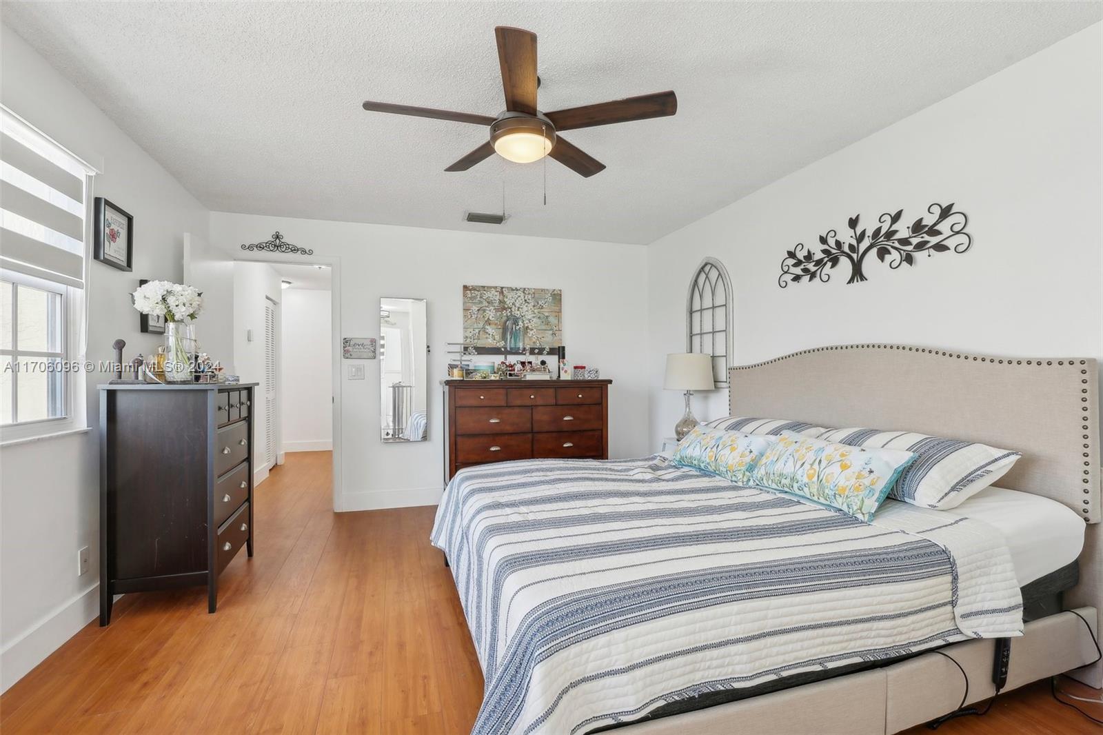 EMBASSY LAKES - Residential