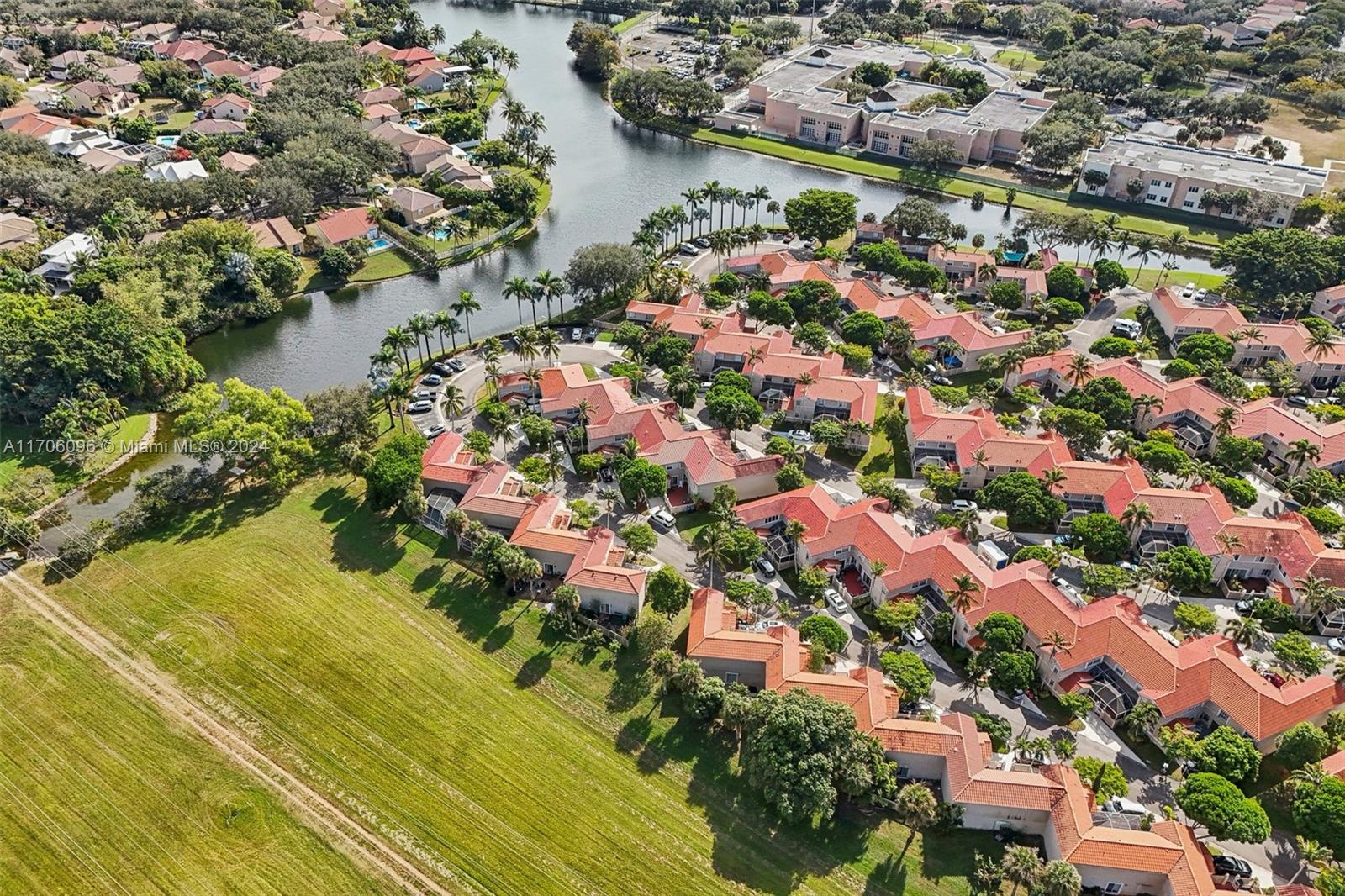 EMBASSY LAKES - Residential