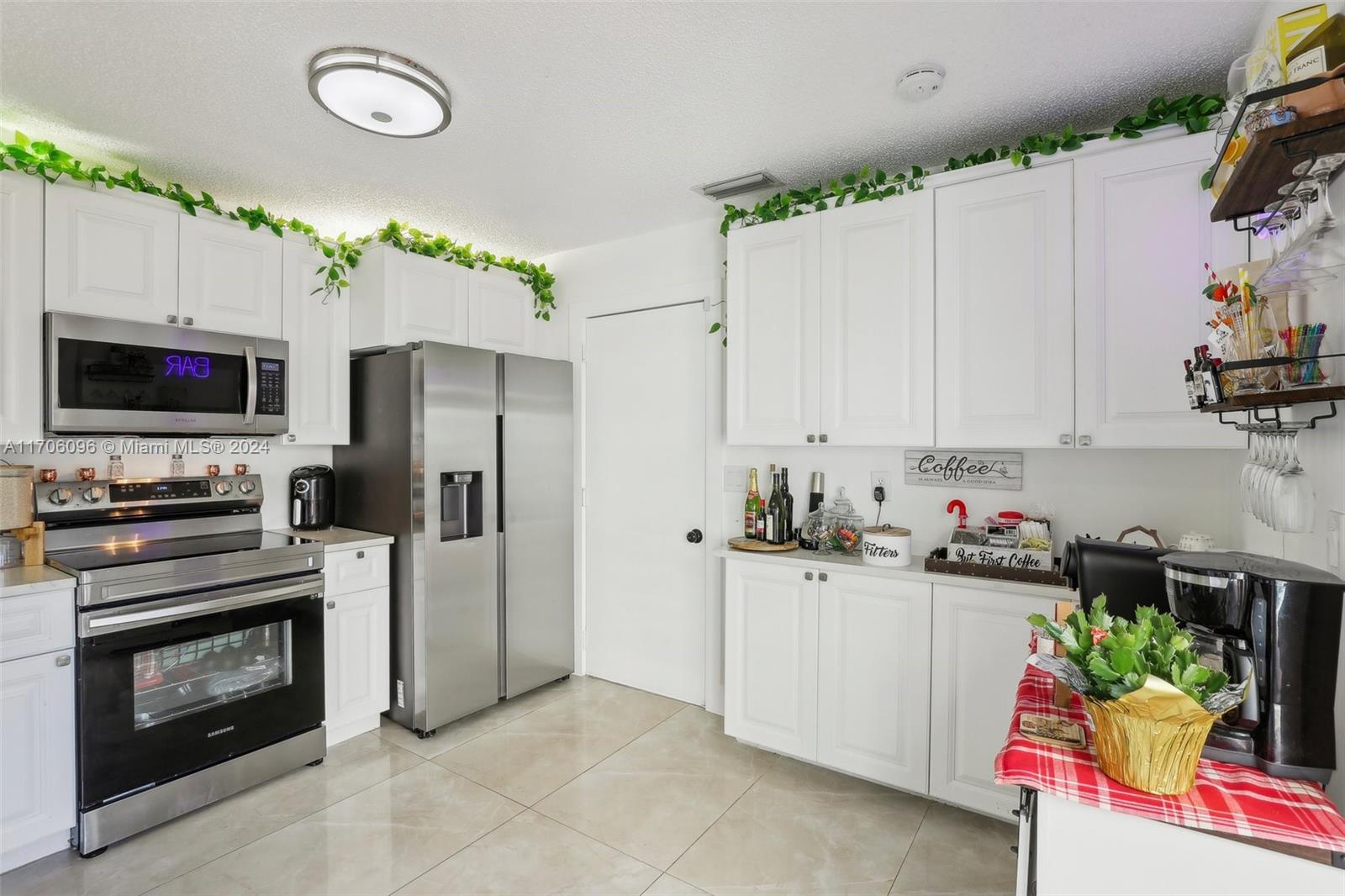 EMBASSY LAKES - Residential