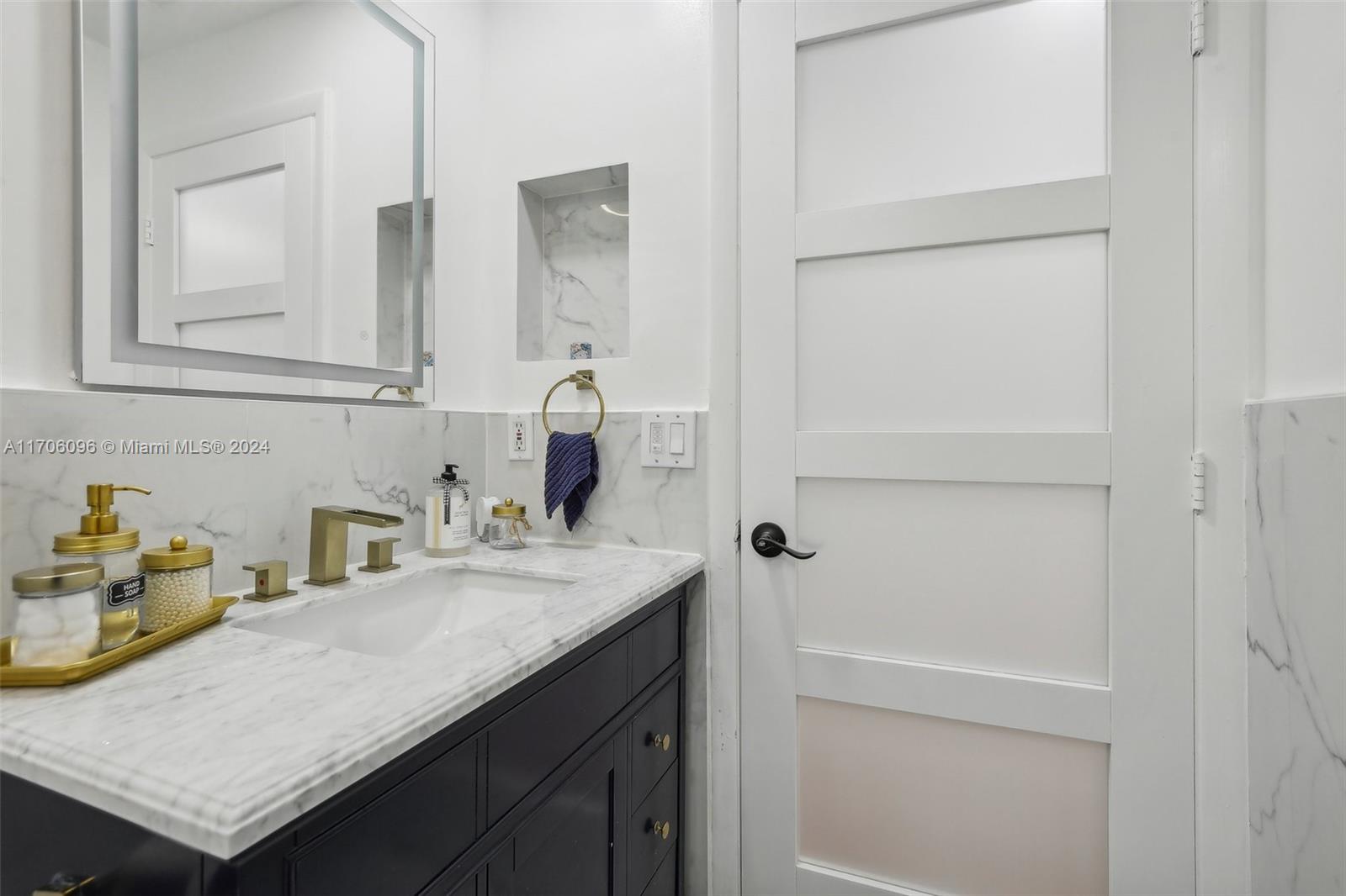 EMBASSY LAKES - Residential