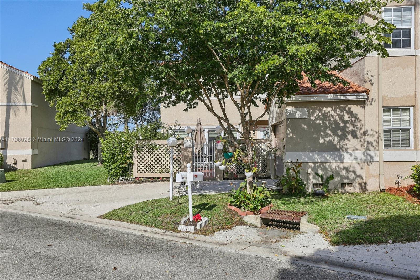 10949 Mainsail Dr