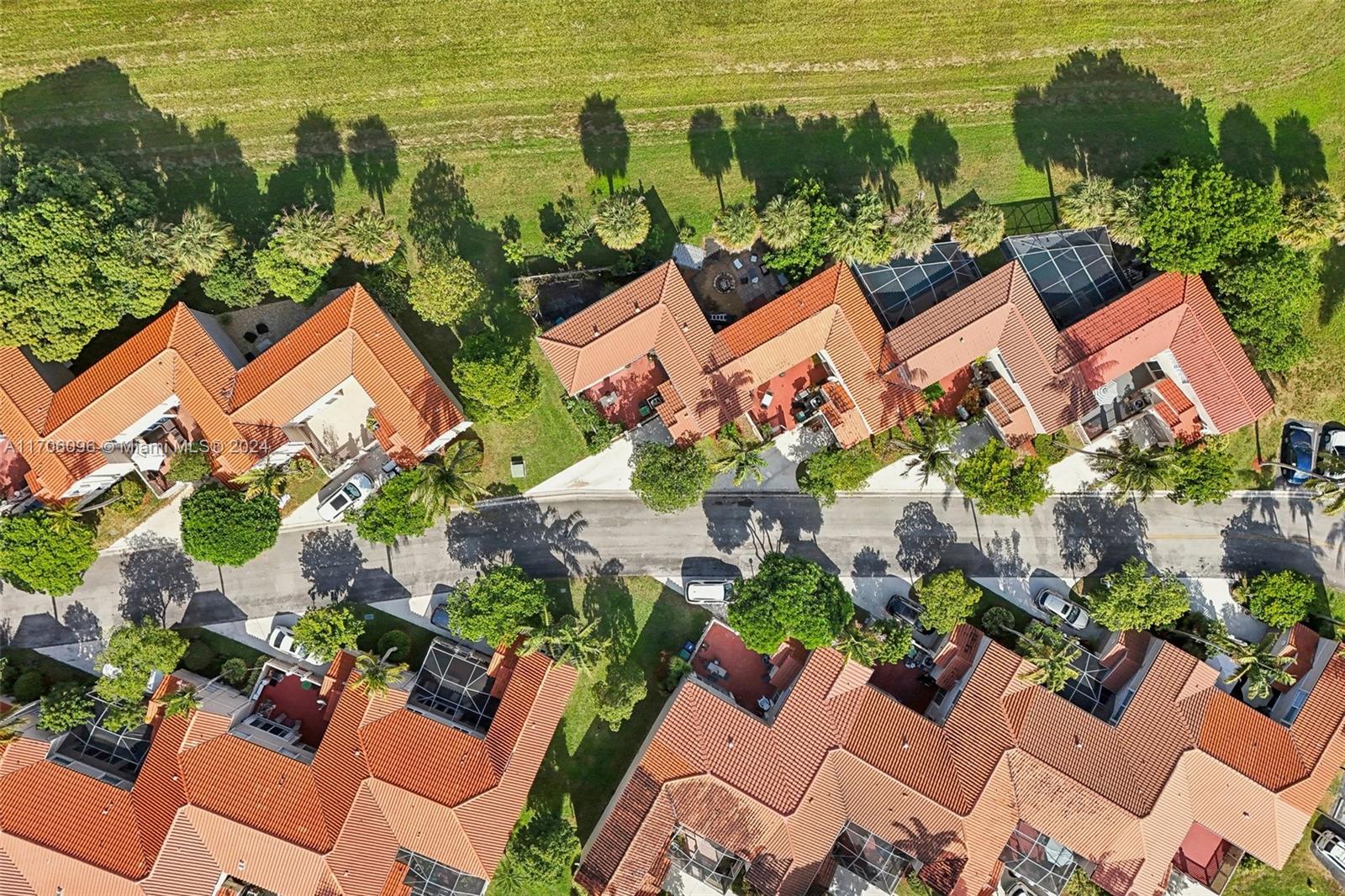 EMBASSY LAKES - Residential