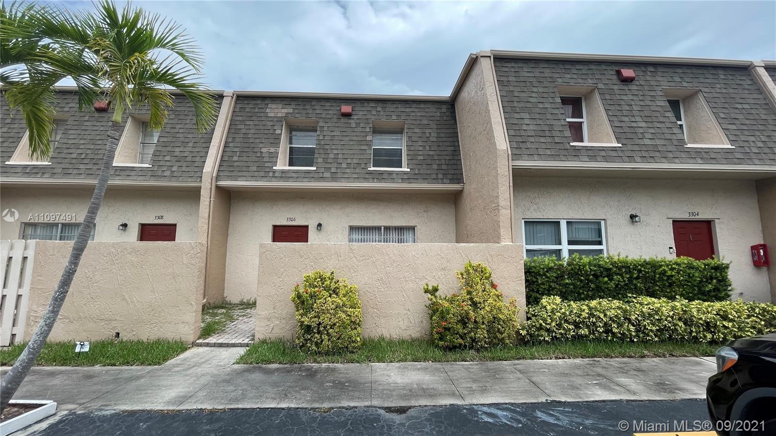 LARGE 3 BEDROOM, 2.5 BATH TOWNHOME IN EAST POMPANO BEACH. FEATURES MASTER BEDROOM WITH TWO WALK-IN CLOSETS AND PRIVATE BALCONY, KITCHEN WITH DINING ROOM, SEPARATE FAMILY ROOM AND LIVING ROOM, TWO PARKING SPACES RIGHT IN FRONT OF YOUR DOOR, BEAUTIFUL VIEW OF THE POOL, AND MORE. NICE, QUIET COMMUNITY WITH EASY ACCESS TO I-95 AND TURNPIKE, CLOSE TO THE BEACH, SHOPPING AND DINING. TENANT PAYS FOR ALL UTILITIES, INCLUDING WATER. NO PETS ALLOWED, PER ASSOCIATION RULES. ONLY TWO PARKING SPACES PER UNIT ALLOWED - NO COMMERCIAL VEHICLES, OVERSIZE VANS OR MOTORCYCLES. FIRST AND LAST MONTH'S RENT PLUS ONE MONTH SECURITY DEPOSIT REQUIRED TO MOVE IN. ASSOCIATION REQUIRES ALL APPLICANTS TO HAVE CREDIT OVER 650 (NO EXCEPTIONS ). ASSOCIATION PROCESS CAN TAKE UP TO 30 DAYS FOR APPROVAL.