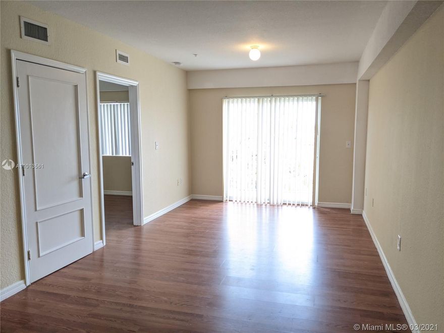 Beautiful apartment for rent, centrally located, 1 Bedroom, 1 Bathroom, Balcony, Washer and Dryer in unit. Beautiful Wood Floors, security and Electric Gate, one parking space. Don't miss out this opportunity. Attached application and association.