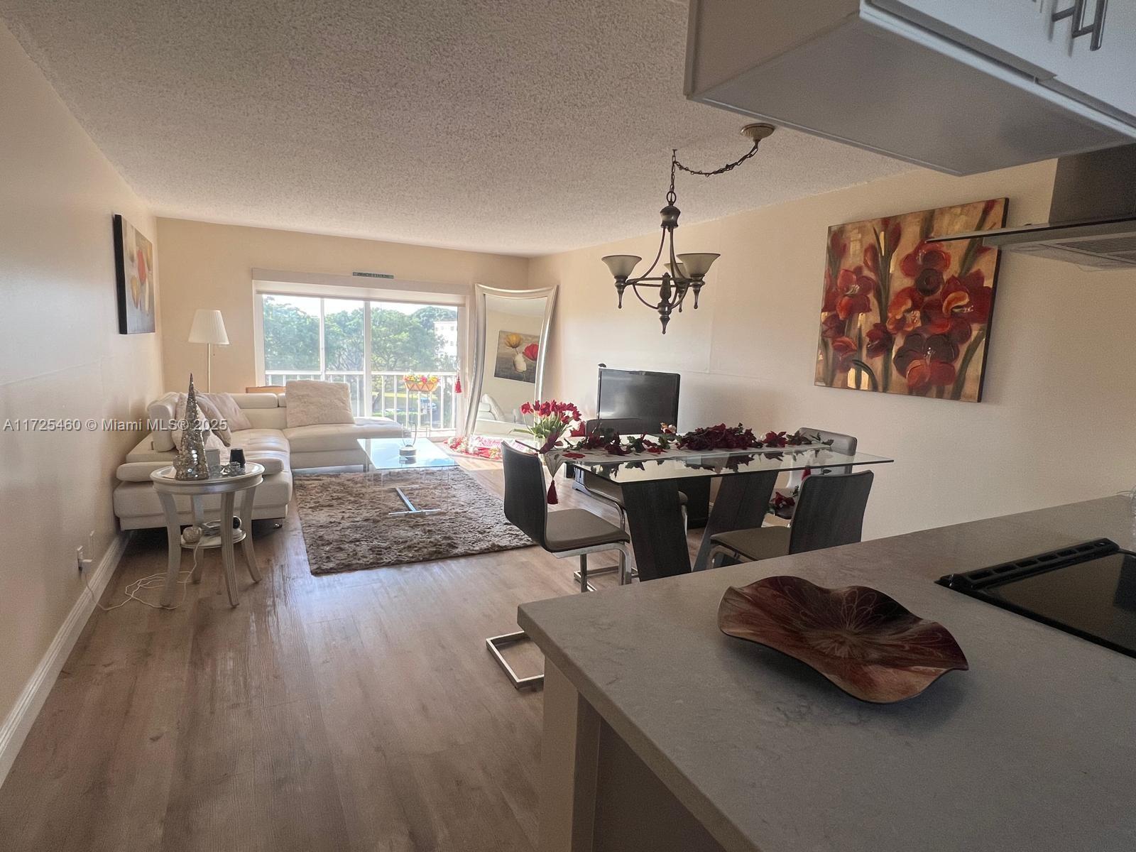HILLCREST COUNTRY CLUB AP - Residential