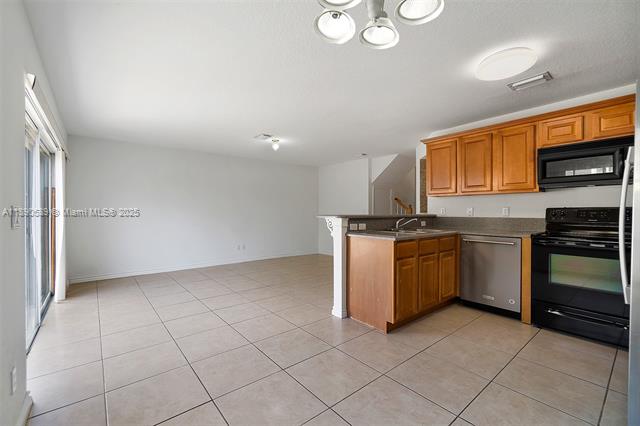 IXTA TOWNHOMES CONDO - Residential Lease