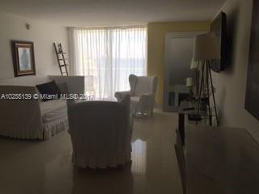 Beautiful 3/3  unit overlooking the bay, fully furnished with houseware, quartz flooring, no carpet, ready to move in. Great building with pool and gym, located in a prime area in downtown Miami, walking distance to restaurants, cafes, supermarkets and Mary Brickell. Available short term also min 3 months . Tenant occupy availabel May 2017.