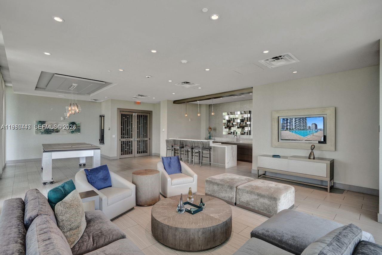 5300 PASEO CONDO - Residential Lease