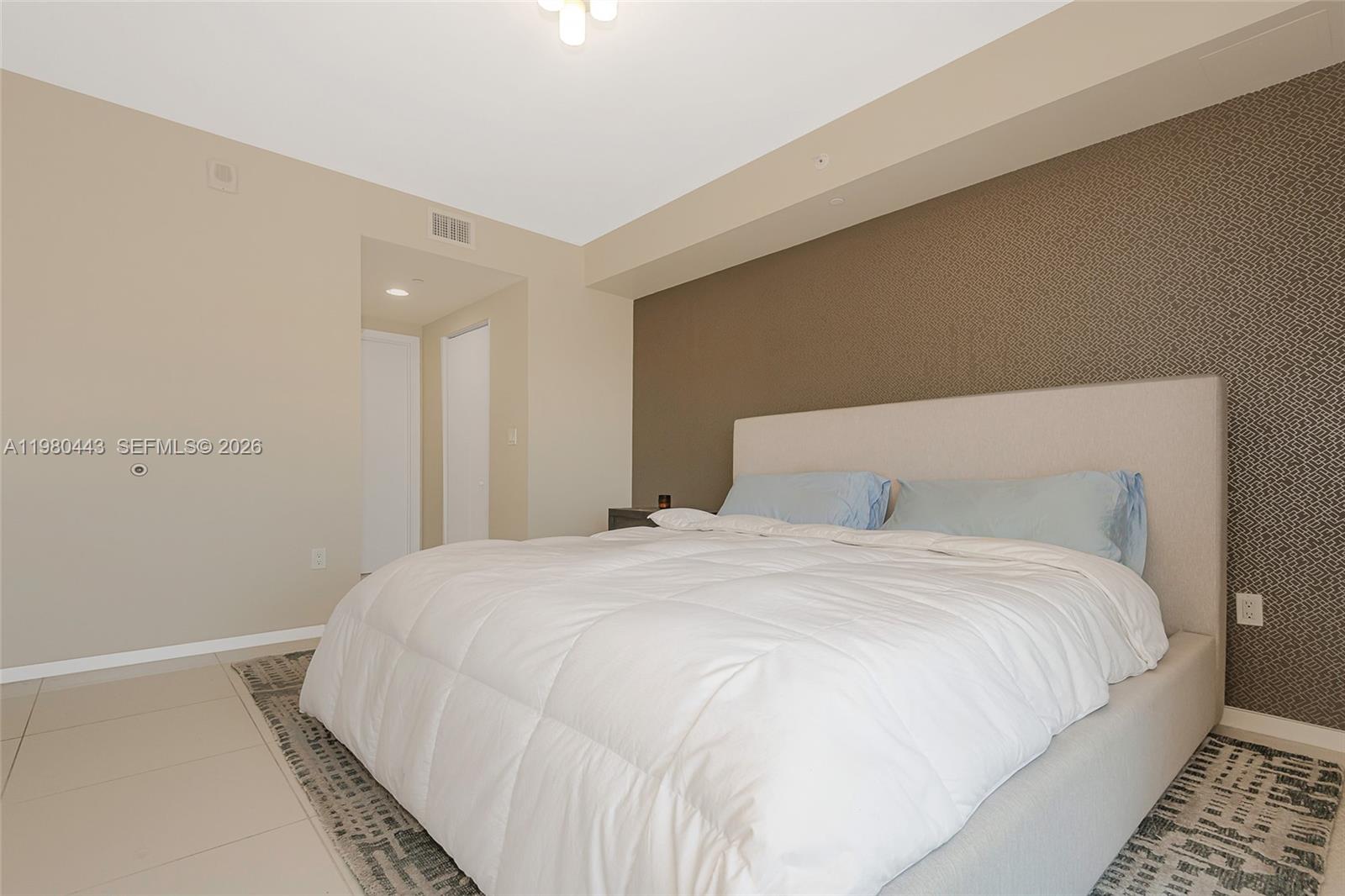 5300 PASEO CONDO - Residential Lease