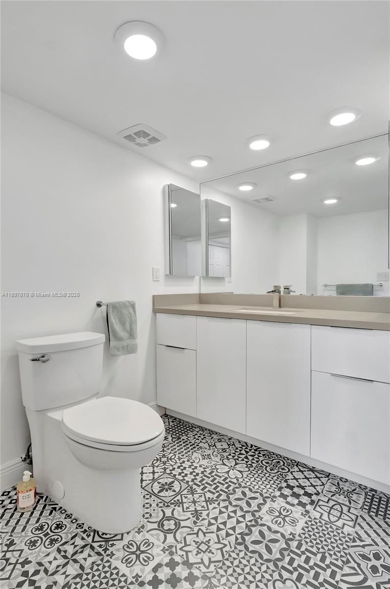 VENETIA CONDO - Residential Lease