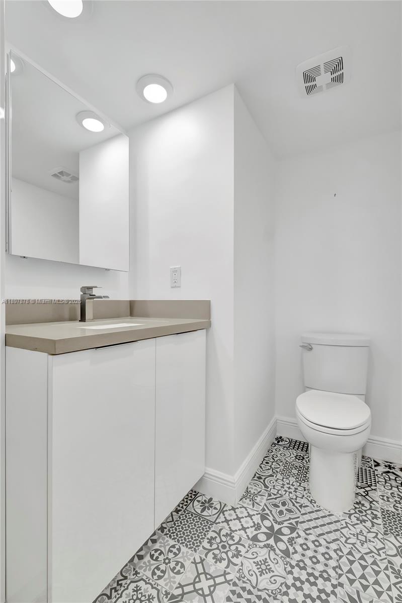 VENETIA CONDO - Residential Lease
