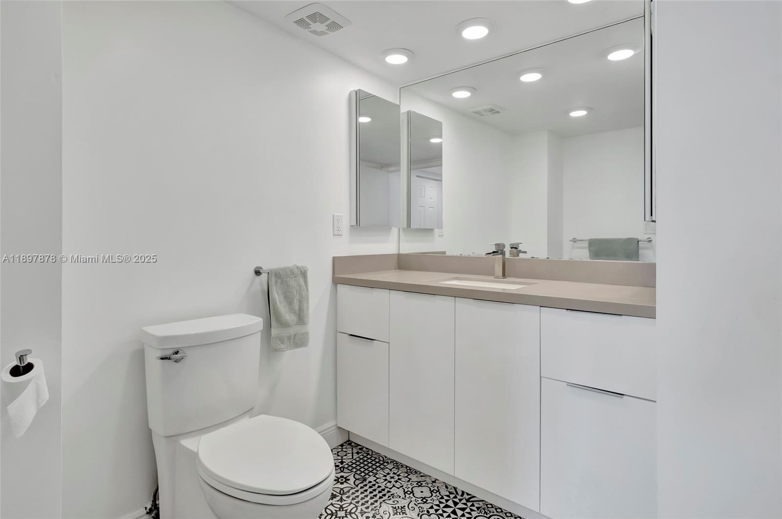 VENETIA CONDO - Residential Lease