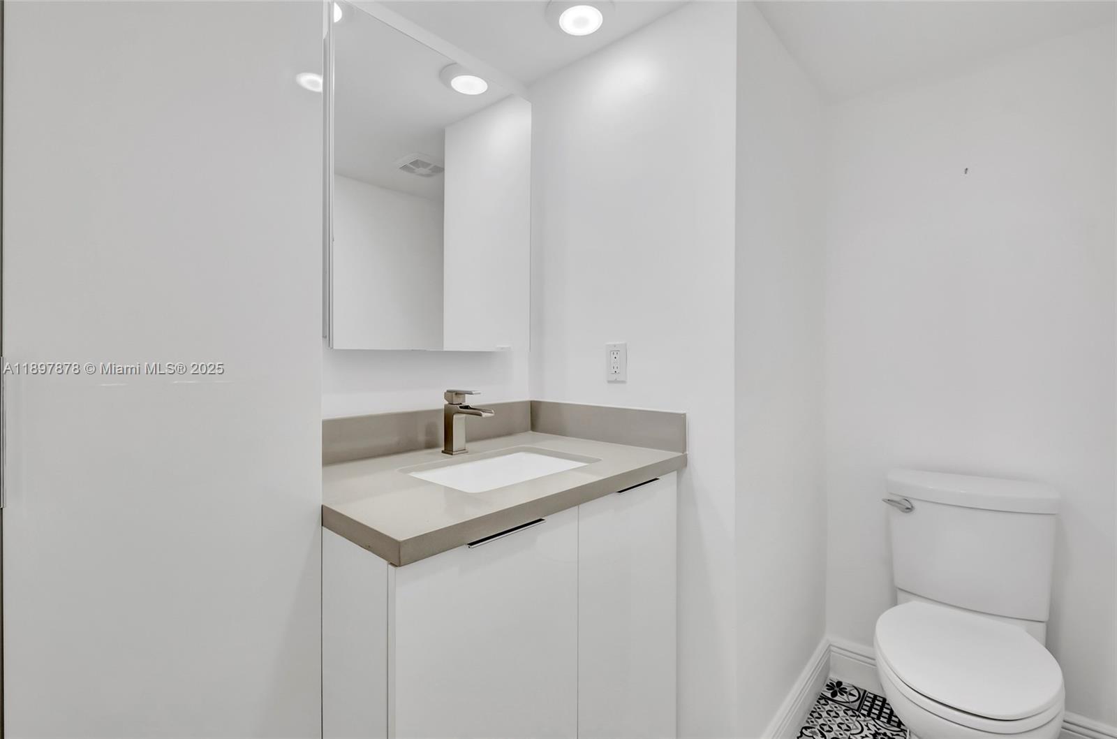 VENETIA CONDO - Residential Lease