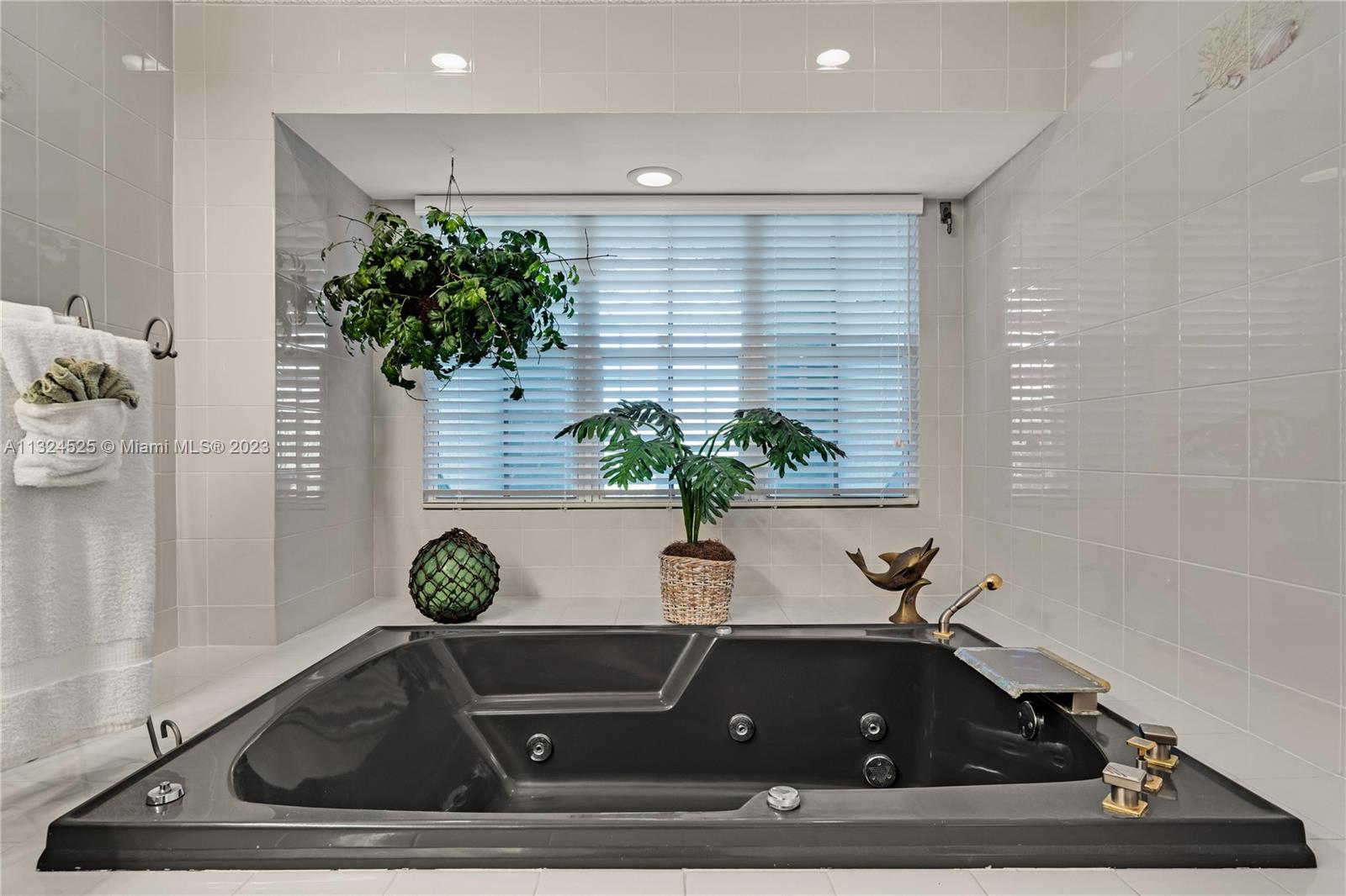 PORT LARGO 5TH ADD - Residential