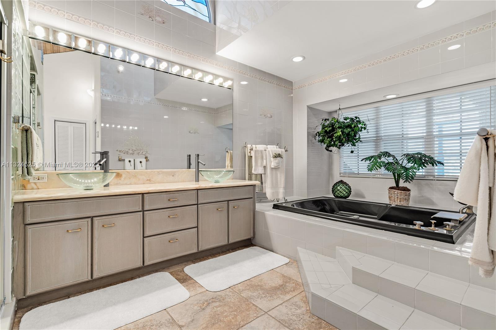 PORT LARGO 5TH ADD - Residential