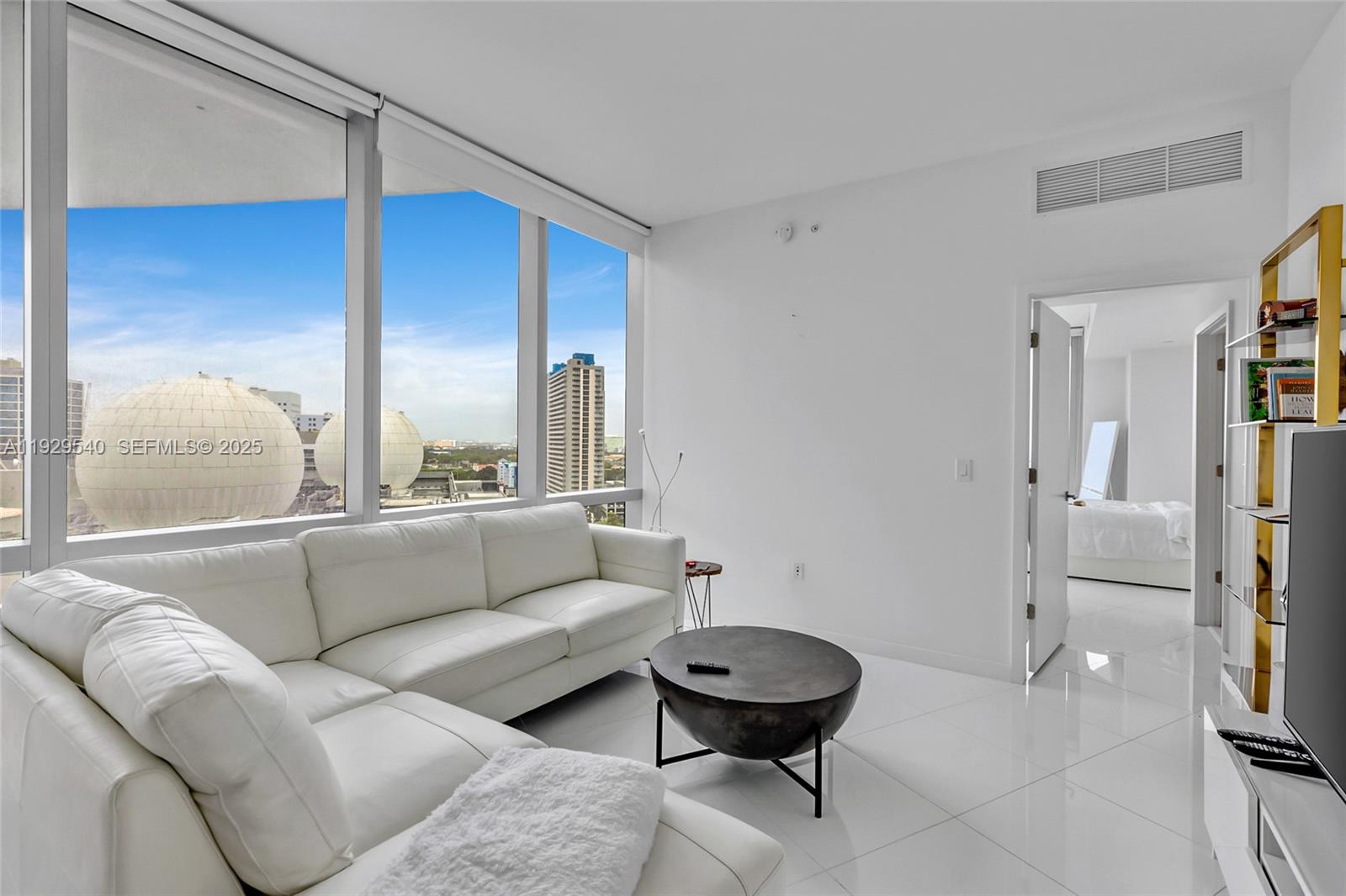 PARAMOUNT MIAMI WORLDCENT - Residential Lease