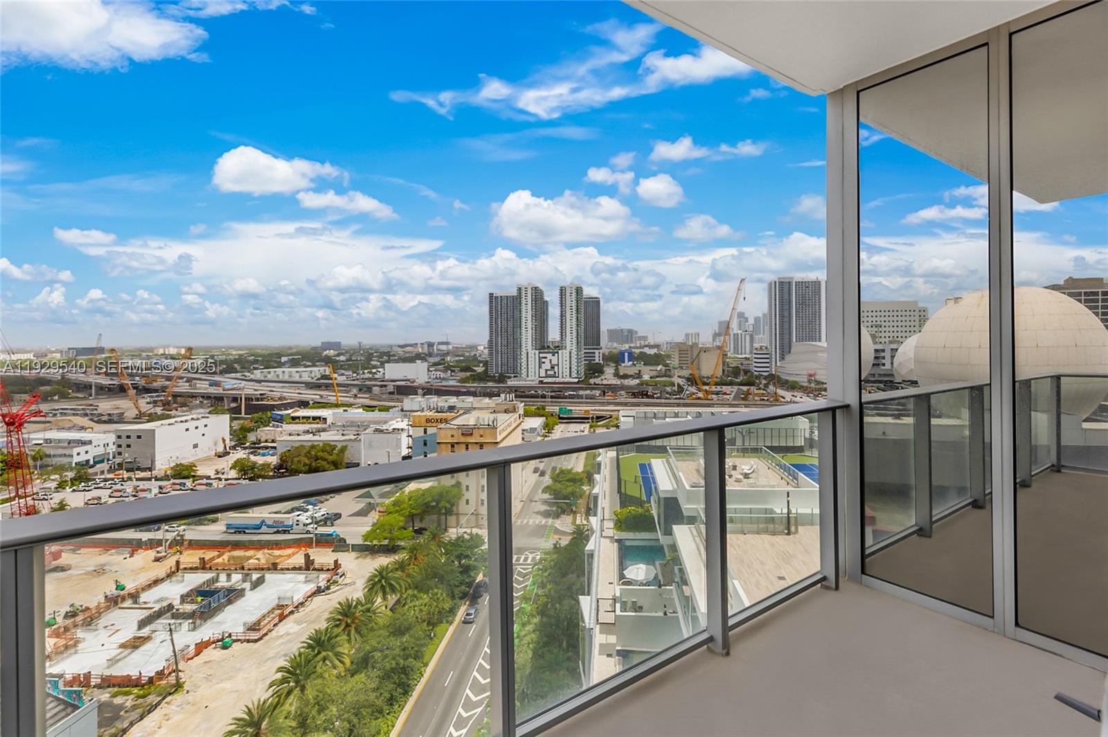 PARAMOUNT MIAMI WORLDCENT - Residential Lease