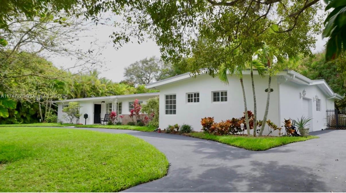 Property for Sale at 7420 Sw 125th St, Pinecrest, Miami-Dade County, Florida - Bedrooms: 5 
Bathrooms: 5  - $2,275,000