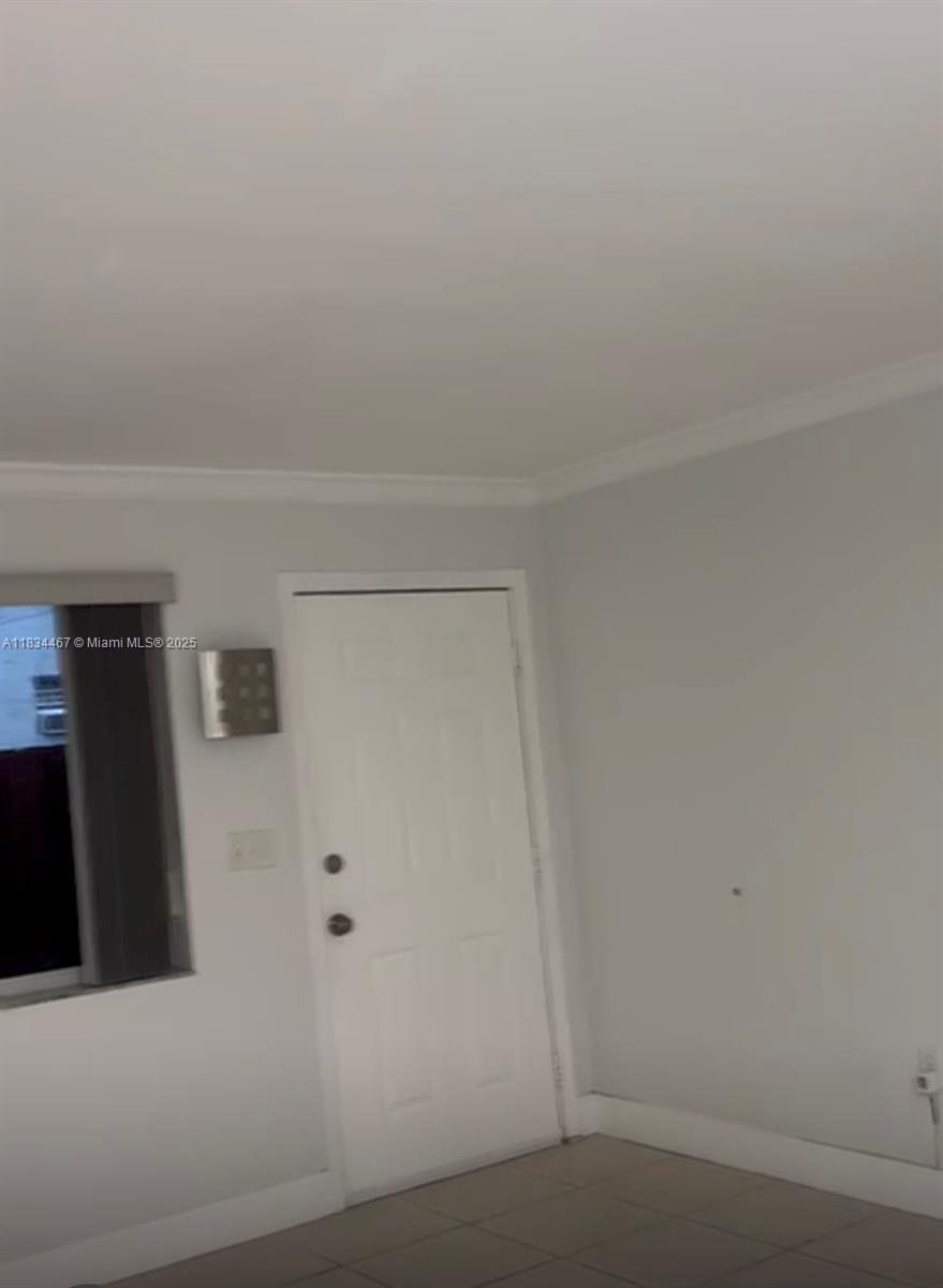 Beautiful condo2, all new, 2/1 near Brickell; cheapest in the area at $2,200 versus $2,500 rentals.
Near everything including highway. Available immediately; fast approval process. Call listing agent for showing instructions.