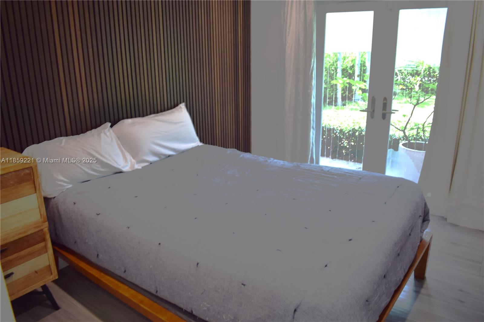 TROPICAL MANORS - Residential