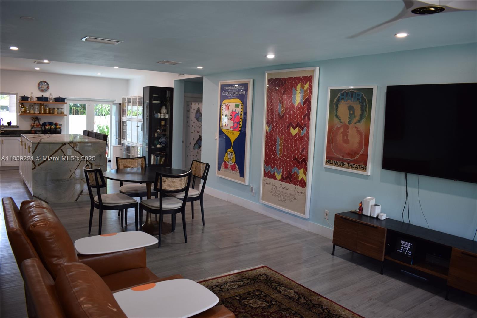 TROPICAL MANORS - Residential