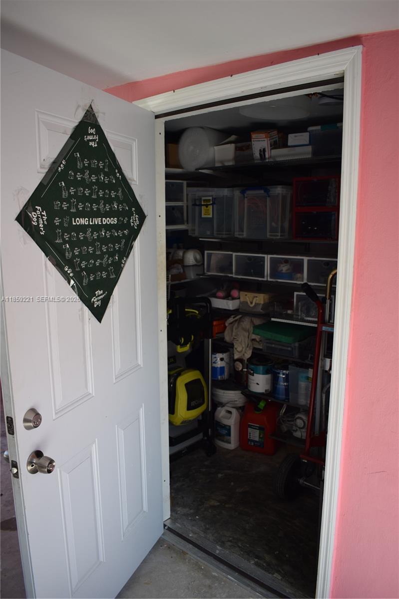 TROPICAL MANORS - Residential