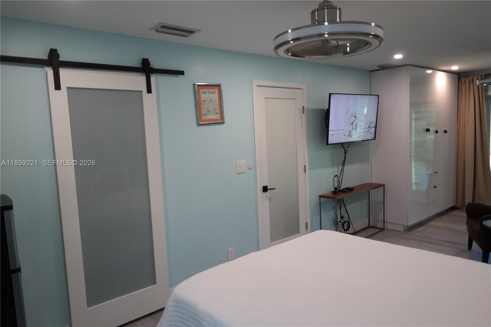 TROPICAL MANORS - Residential