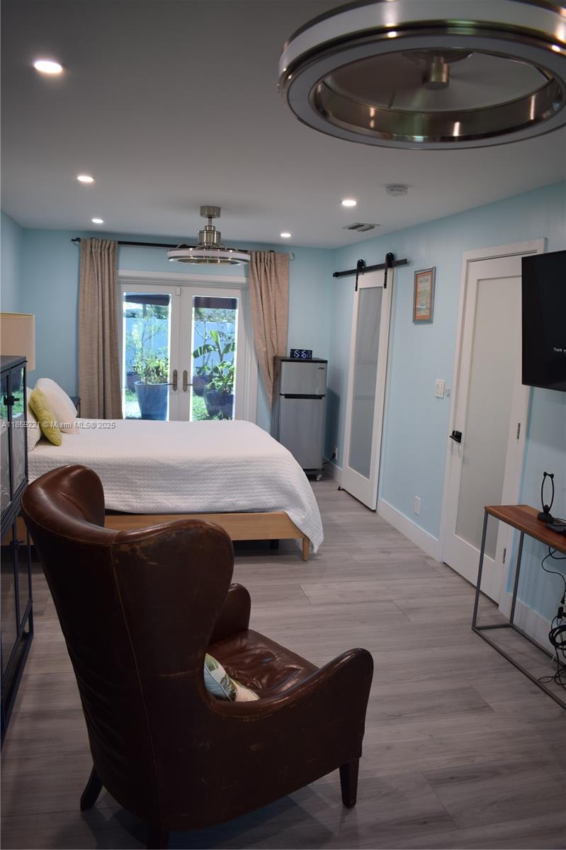 TROPICAL MANORS - Residential