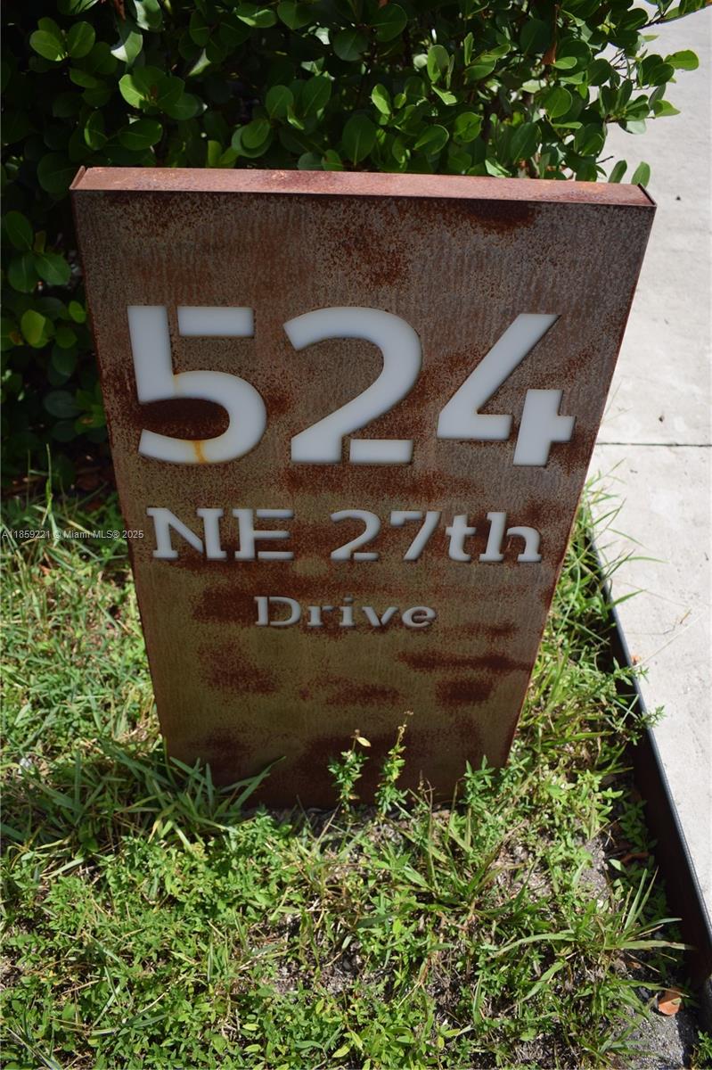 524 NE 27th Dr