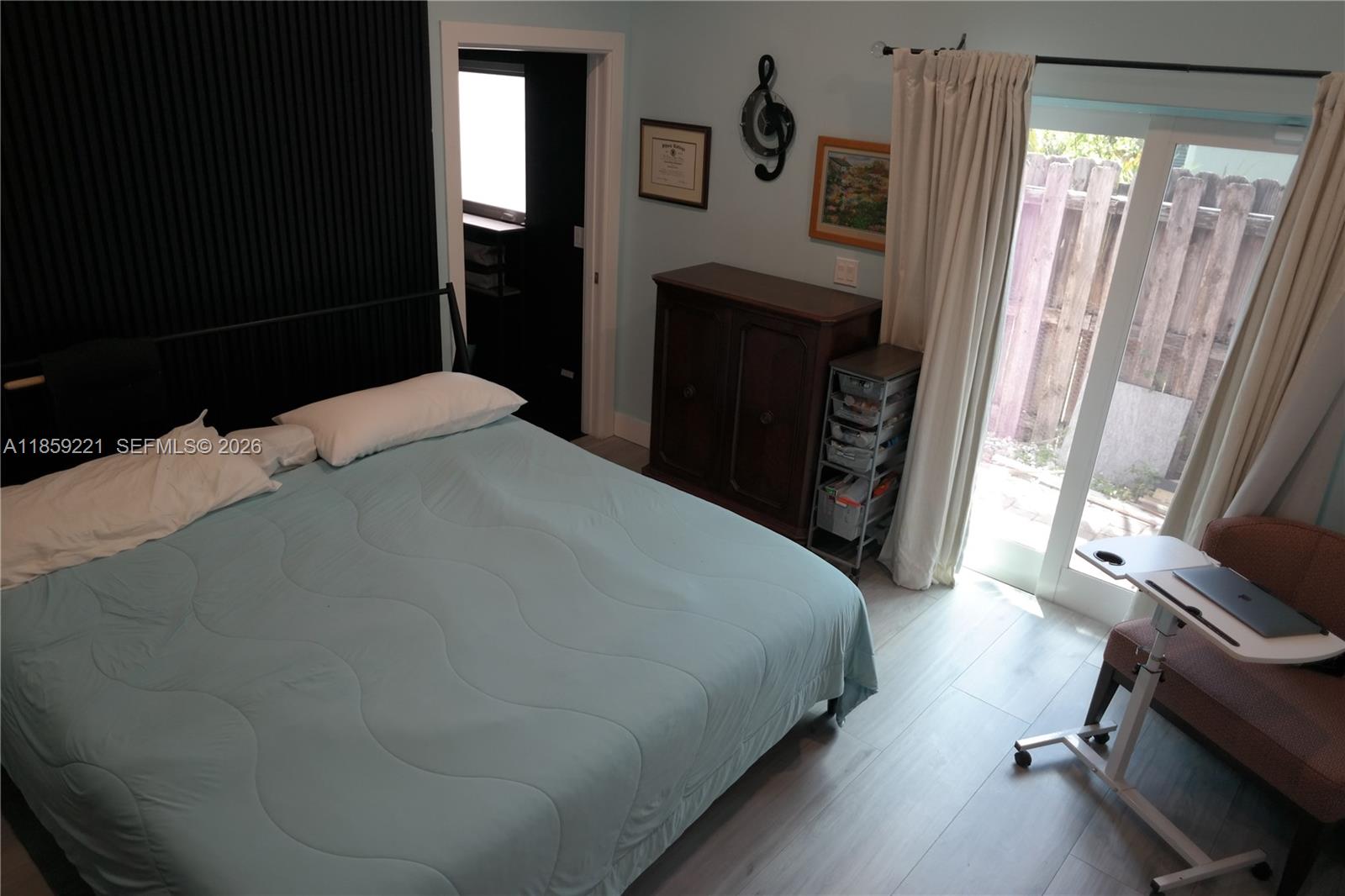 TROPICAL MANORS - Residential