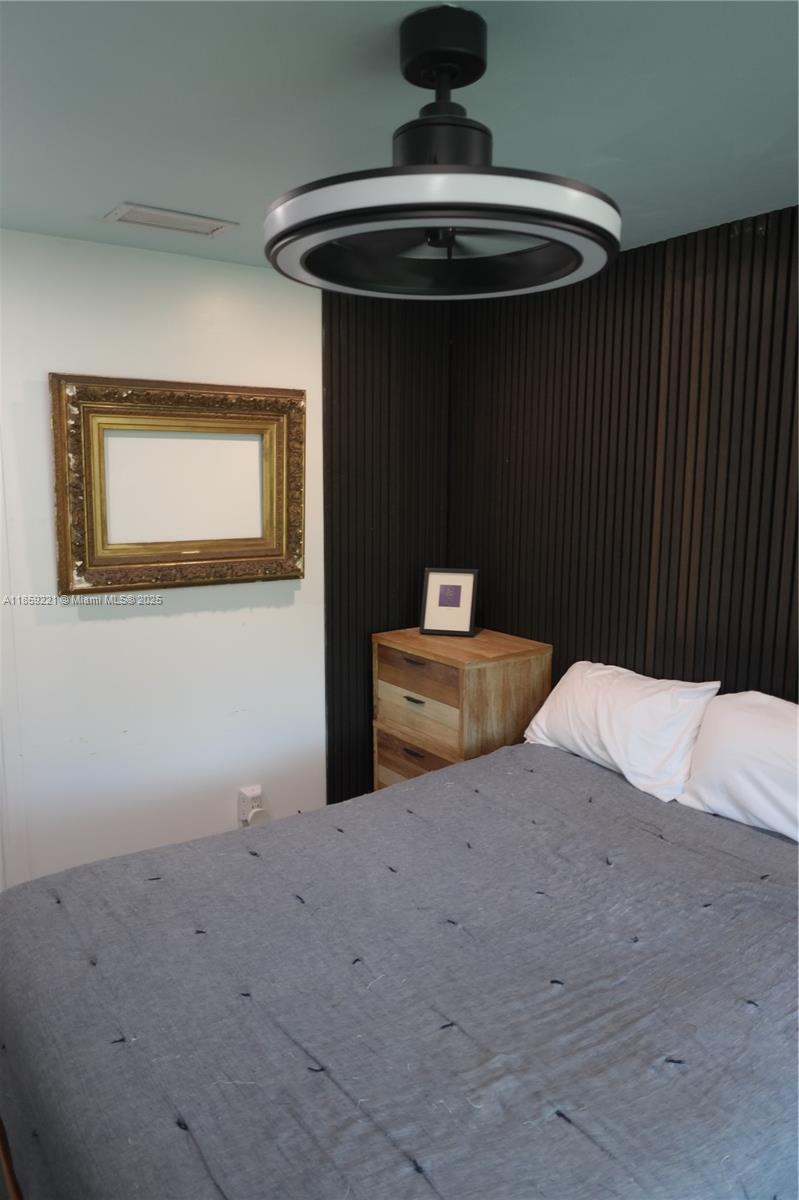 TROPICAL MANORS - Residential